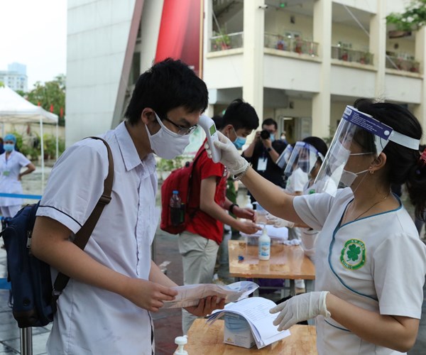 Sáng nay 12.6: Hơn  93.000 thí sinh Hà Nội dự kỳ thi vào lớp 10 - Anh 1
