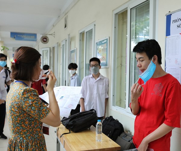 Sáng nay 12.6: Hơn  93.000 thí sinh Hà Nội dự kỳ thi vào lớp 10 - Anh 5