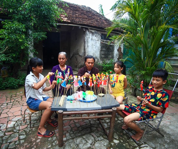 Tò He – Món quà tuổi thơ thương nhớ - Anh 9