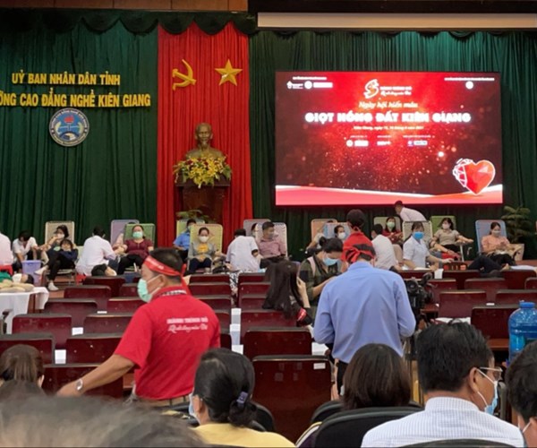 Kiên Giang tiếp nhận trên 1.600 đơn vị máu từ chương trình Hành trình Đỏ - Anh 1