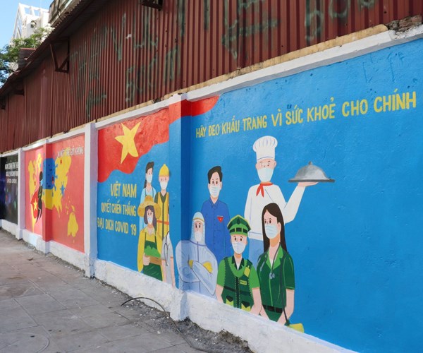 Độc đáo con đường bích họa tuyên truyền phòng, chống dịch Covid-19 ở Hà Nội - Anh 6