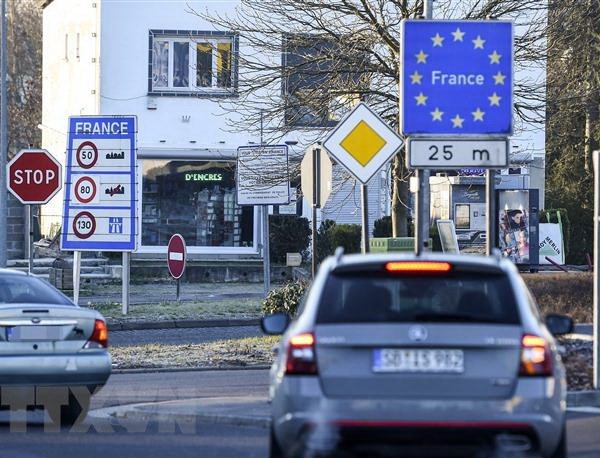 Đức mở cửa biên giới với du khách ngoài EU đã tiêm vaccine - Anh 1