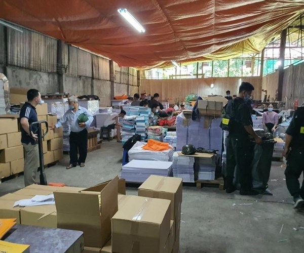 Phá đường dây in gần 3 triệu cuốn SGK giả, 15 kho ở khắp Hà Nội - Anh 1