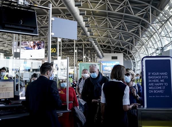 EU dự kiến dỡ bỏ hạn chế nhập cảnh đối với nhiều nước và vùng lãnh thổ - Anh 1