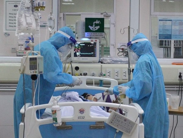 Thủ tướng khen 32 thầy thuốc tiêu biểu, xuất sắc trong phòng chống dịch Covid-19 - Anh 1