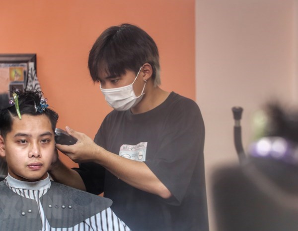 Dịch Covid-19: Hà Nội nới lỏng hoạt động - Niềm vui kèm nỗi lo - Anh 1