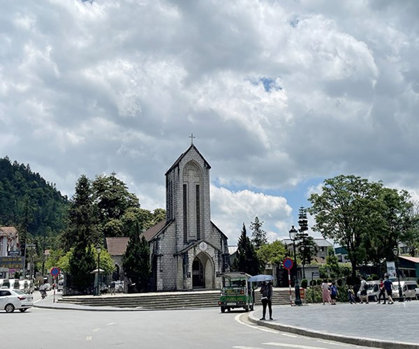 Hơn 1.1 triệu lượt du khách tới Lào Cai trong 6 tháng - Anh 1