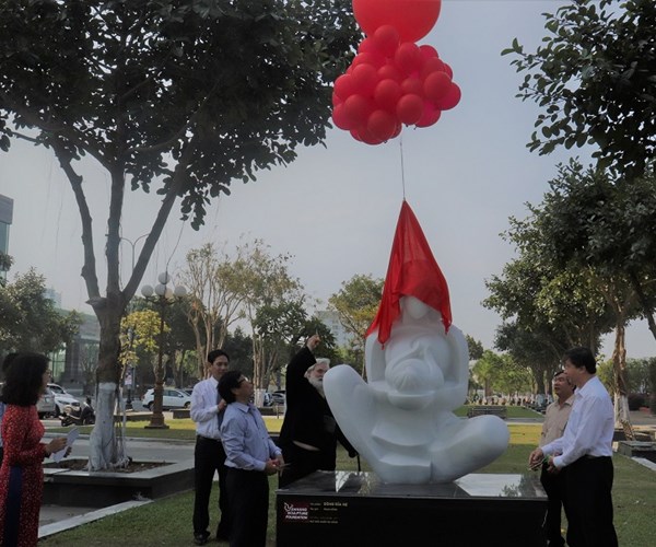 Đà Nẵng:​ Tiếp nhận 2 bức tượng điêu khắc tiêu biểu - Anh 2