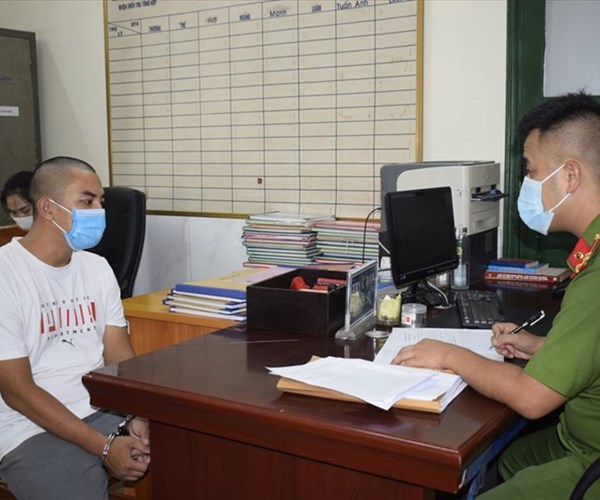 Tạm đình chỉ cán bộ CDC Hải Dương làm giả giấy xét nghiệm Covid-19 - Anh 1