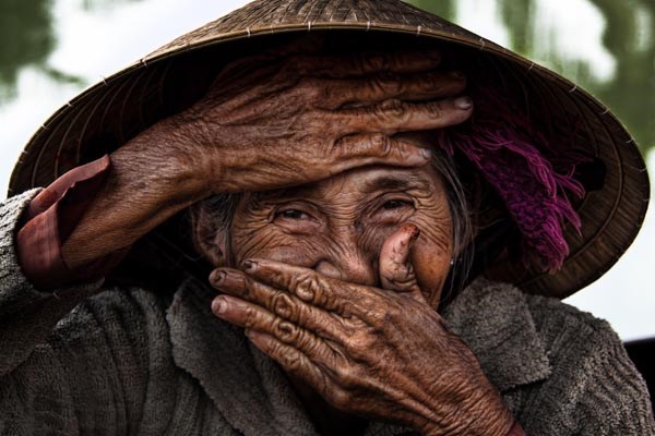 Nụ cười ẩn giấu được chọn làm quà tặng Tổng thống Pháp - Anh 1