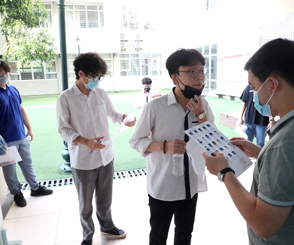 Gan 1 trieu thi sinh tren ca nuoc buoc vao thi tot nghiep THPT dot 1 - Anh 10