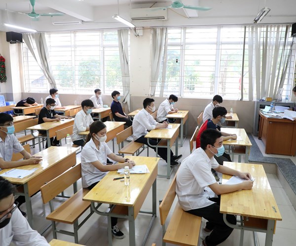 Gan 1 trieu thi sinh tren ca nuoc buoc vao thi tot nghiep THPT dot 1 - Anh 12