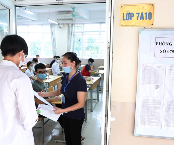 Gan 1 trieu thi sinh tren ca nuoc buoc vao thi tot nghiep THPT dot 1 - Anh 14