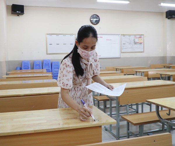 Gan 1 trieu thi sinh tren ca nuoc buoc vao thi tot nghiep THPT dot 1 - Anh 8