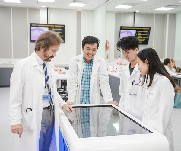 Nữ sinh chuyên văn trúng học bổng “khủng” ngành cử nhân điều dưỡng của VinUn - Anh 2