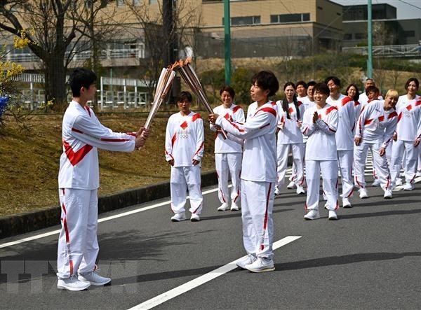 Không rước đuốc trên đường phố Tokyo vì dịch bệnh Covid-19 - Anh 1