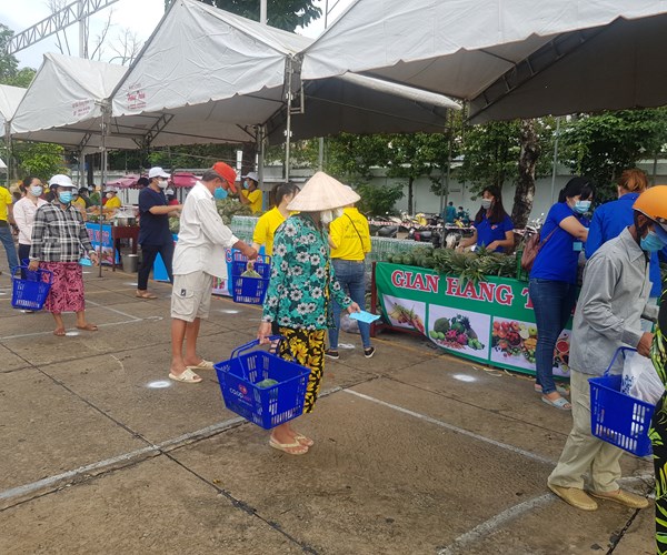 Ấm áp nghĩa tình phiên chợ 0 đồng ở Kiên Giang - Anh 3