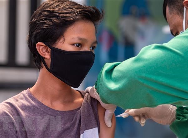 Indonesia xem xét cấp phép sử dụng cho nhiều loại vaccine Covid-19 - Anh 1