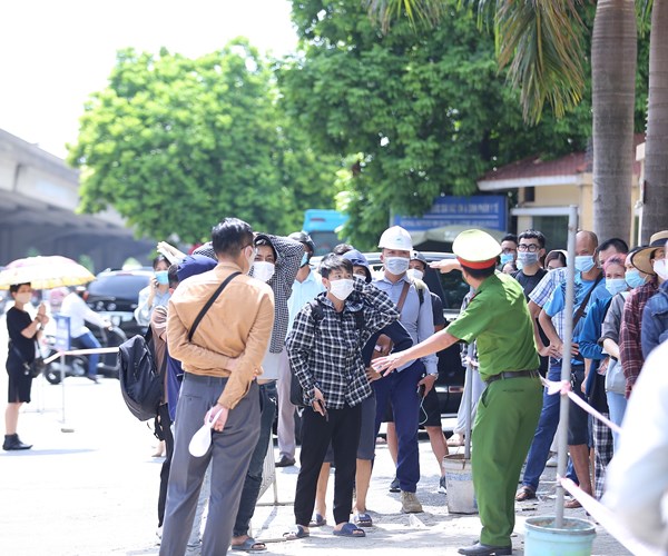 Hà Nội: Viện Kiểm định quốc gia vắcxin và sinh phẩm y tế dừng lấy mẫu xét nghiệm Covid-19 - Anh 3