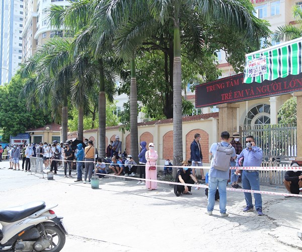 Hà Nội: Viện Kiểm định quốc gia vắcxin và sinh phẩm y tế dừng lấy mẫu xét nghiệm Covid-19 - Anh 1