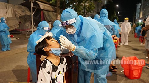 Lào Cai cử 50 cán bộ y tế tới Bình Dương hỗ trợ chống dịch - Anh 1