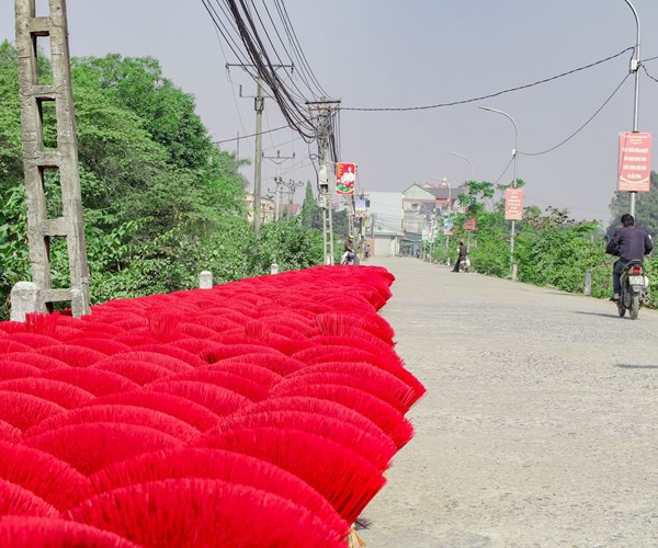 Làng nghề tăm hương Quảng Phú Cầu xoay xở thời dịch Covid-19 - Anh 1