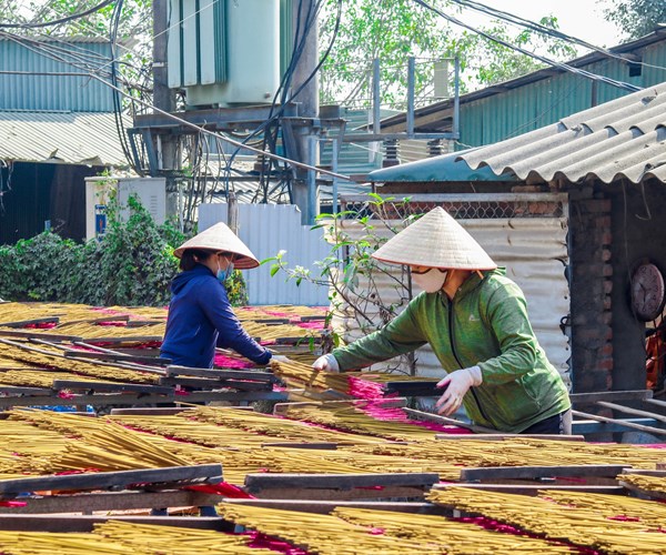 Làng nghề tăm hương Quảng Phú Cầu xoay xở thời dịch Covid-19 - Anh 7