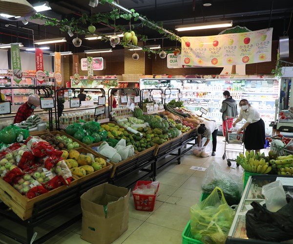 Ha Noi ngay dau tien thuc hien gian cach xa hoi - Anh 9