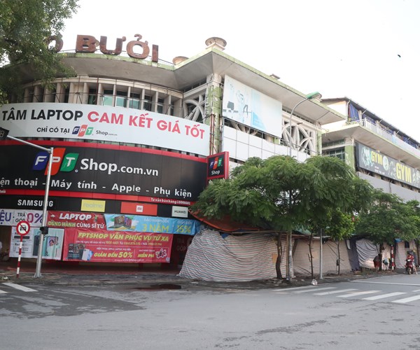 Ha Noi ngay dau tien thuc hien gian cach xa hoi - Anh 11