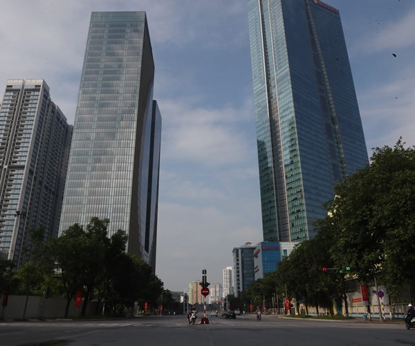 Ha Noi ngay dau tien thuc hien gian cach xa hoi - Anh 3