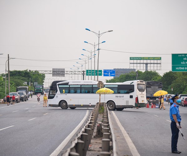Không đảm bảo quy định phòng dịch nhiều xe nối đuôi quay đầu - Anh 8