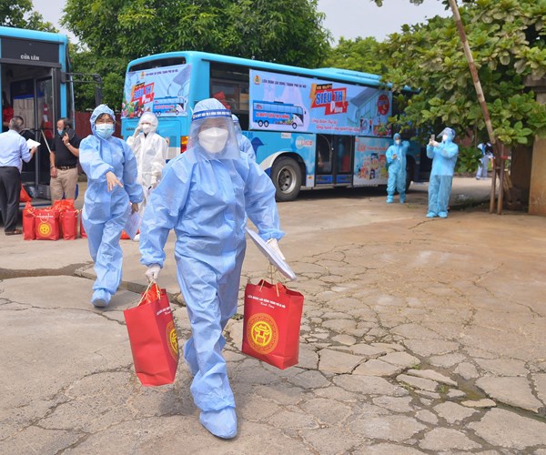 ''Xe buýt siêu thị 0 đồng'' đến với 1.766 người lao động bị ảnh hưởng do dịch Covid-19 - Anh 8