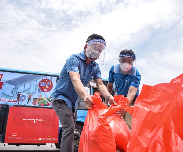 ''Xe buýt siêu thị 0 đồng'' đến với 1.766 người lao động bị ảnh hưởng do dịch Covid-19 - Anh 5