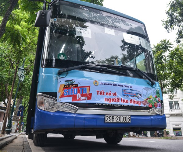 ''Xe buýt siêu thị 0 đồng'' đến với 1.766 người lao động bị ảnh hưởng do dịch Covid-19 - Anh 1