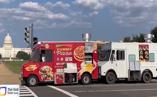 Xe tải bán đồ ăn lưu động ở Mỹ hút khách trở lại - Anh 1