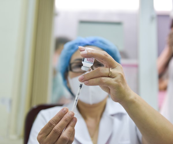 Hà Nội bắt đầu đợt tiêm chủng vắc xin Covid-19 quy mô lớn - Anh 8