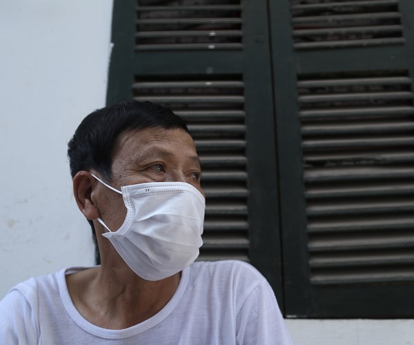 Những người yếu thế nhất trong cuộc chiến chống lại Covid-19 - Anh 12