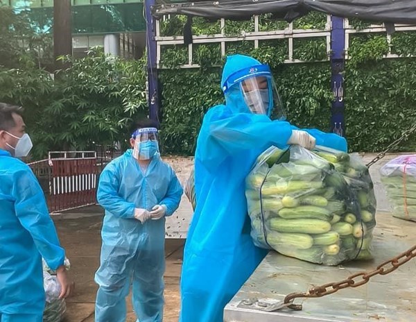 Hoa hậu Hoàn vũ: Những ‘Chuyến xe thực phẩm 0 đồng’ ấm áp nghĩa tình - Anh 1