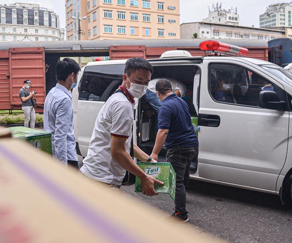 Chuyến tàu đặc biệt chở máy thở và nhiều trang thiết bị y tế vào hỗ trợ Tp. Hồ Chí Minh - Anh 5