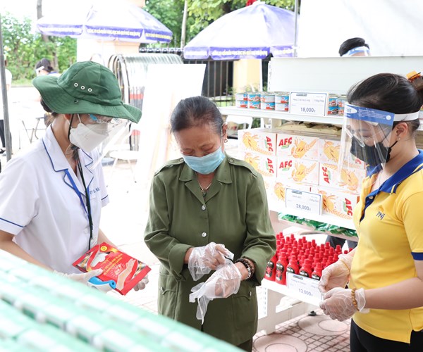 Ha Noi mo cua Sieu thi mini 0 dong cho nguoi lao dong, sinh vien - Anh 7