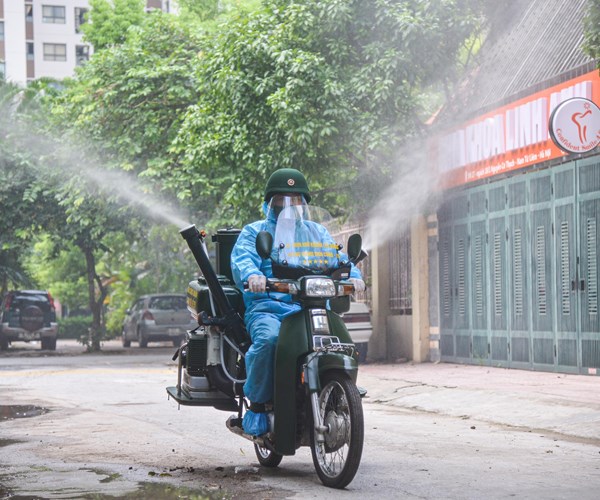 Xe phun khử khuẩn lưu động - Giảm thiếu tối đa sức người, tăng tối đa khả năng phòng dịch - Anh 15