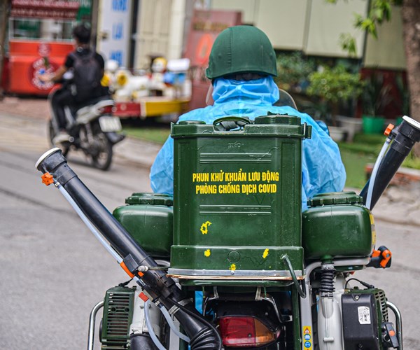 Xe phun khử khuẩn lưu động - Giảm thiếu tối đa sức người, tăng tối đa khả năng phòng dịch - Anh 13