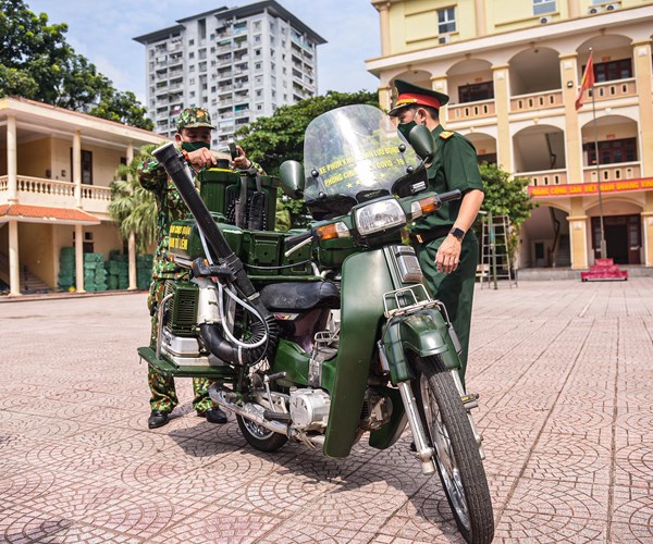 Xe phun khử khuẩn lưu động - Giảm thiếu tối đa sức người, tăng tối đa khả năng phòng dịch - Anh 1