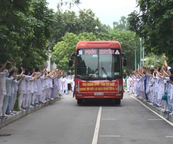 Quang Ninh cu doan y, bac si tang cuong ho tro Tay Ninh chong dich - Anh 1