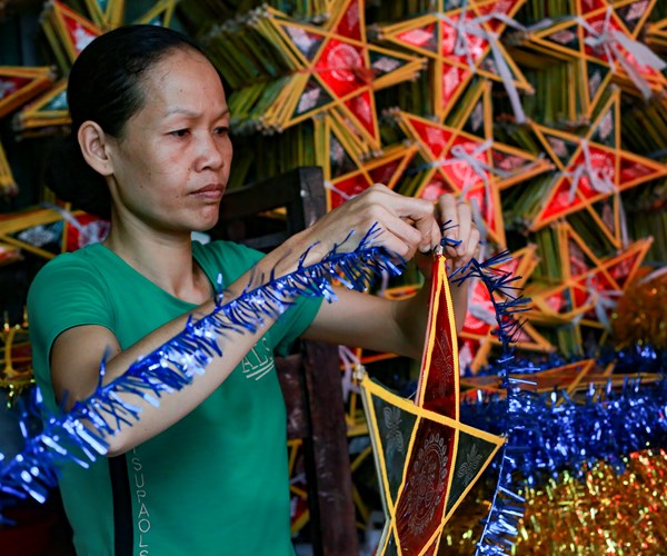 Làng nghề đèn ông sao ảm đạm vì dịch Covid-19 - Anh 9