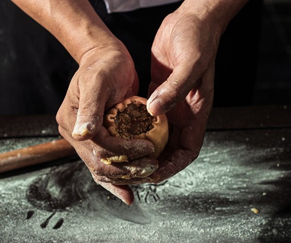 Bánh trung thu của mùa trăng đặc biệt năm nay có gì hấp dẫn người dân Hà Thành? - Anh 2