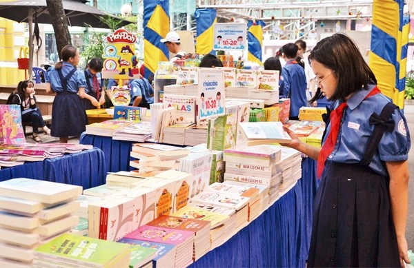Lan tỏa mạnh mẽ văn hóa đọc trong cộng đồng giai đoạn 2021-2025 - Anh 1