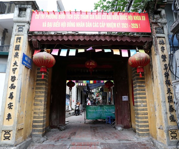 Cổng làng trăm tuổi, chốt 