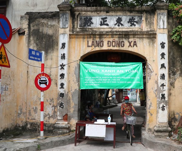 Cổng làng trăm tuổi, chốt 