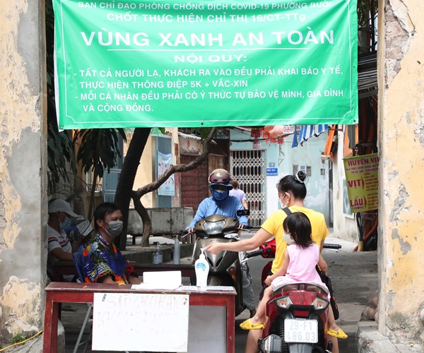 Cổng làng trăm tuổi, chốt 